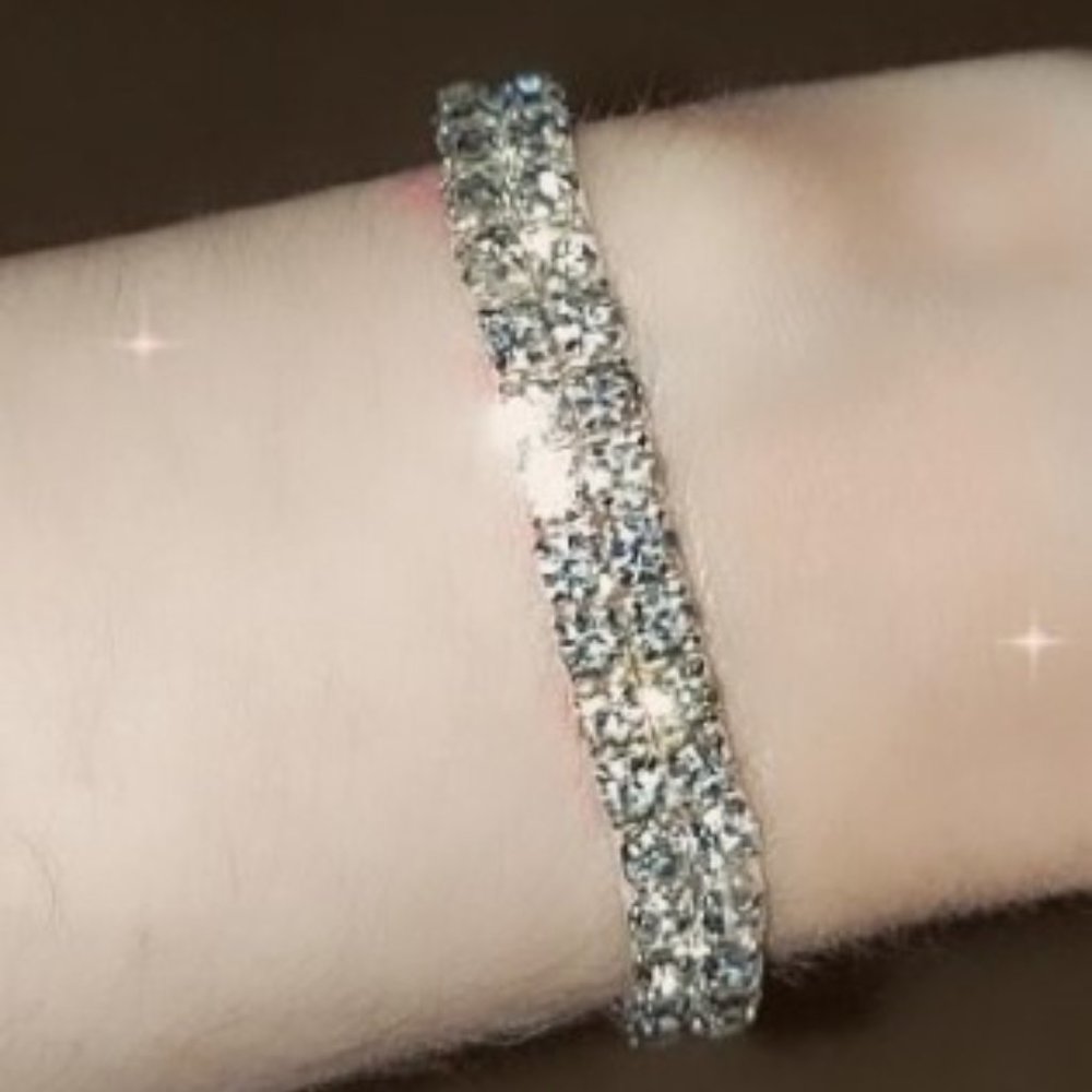 🤍One-Piece Silver-Colored Stretch Copper Rhinestone Glamor Bracelet (2.6") - Picture 6 of 17